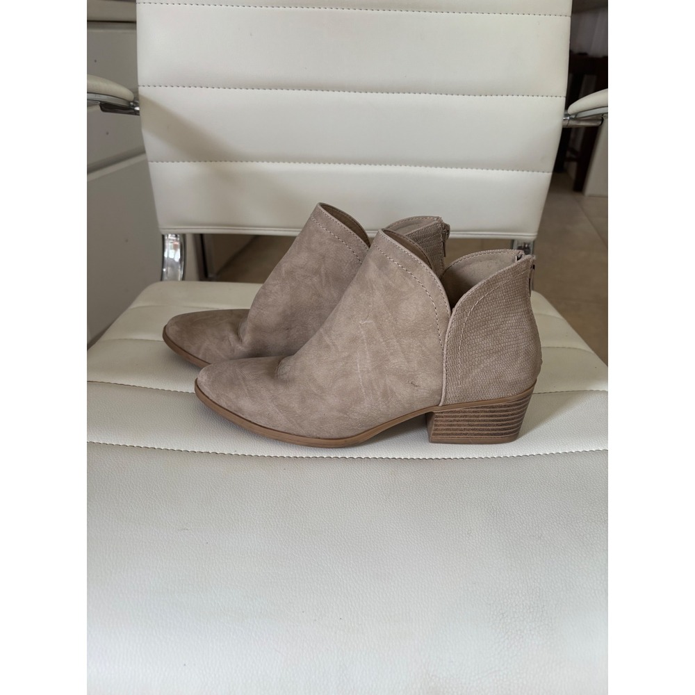Maurices Bella Chop Out Ankle Boots Taupe Tan Reptile Texture Pointed Toe 7M
